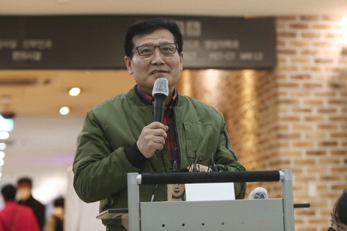 기자회견하는 박정하씨  [연합뉴스]